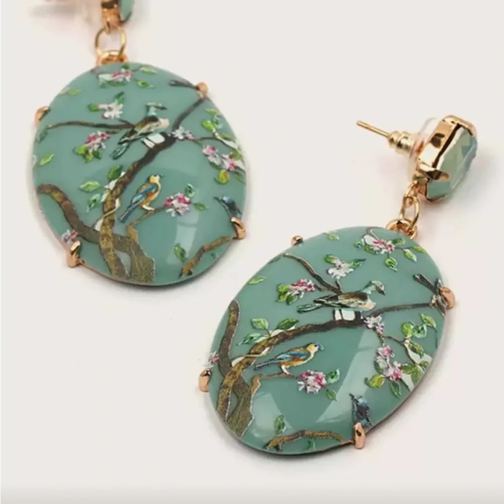 Elegant Green Bird Motif Earrings